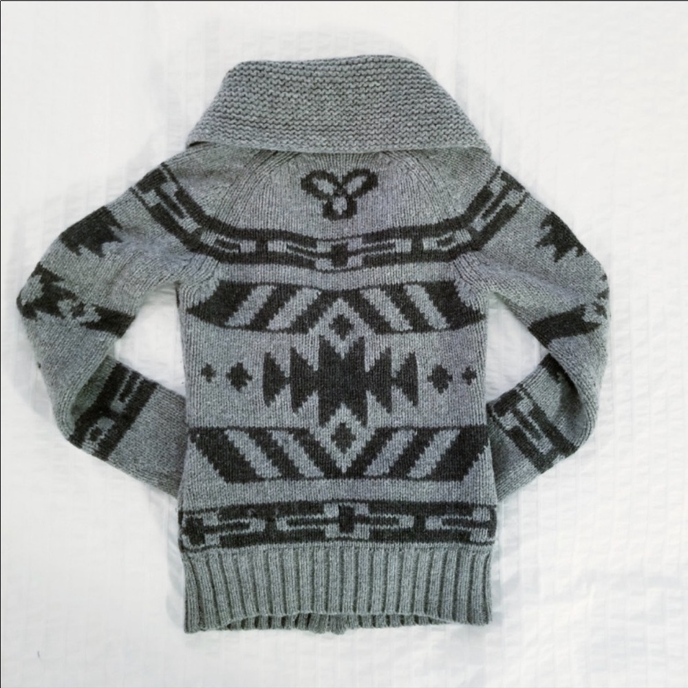 Aritzia TNA Sea to Sky Aztec cabin cardigan in Grey/Black US XS - Picture 1 of 8